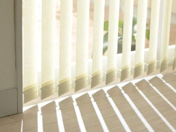 VERTICAL BLIND